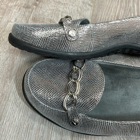 Vionic Orthoheel Alda Pewter Leather Reptile Slip On Loafers Chain 8.5W - Picture 15 of 15